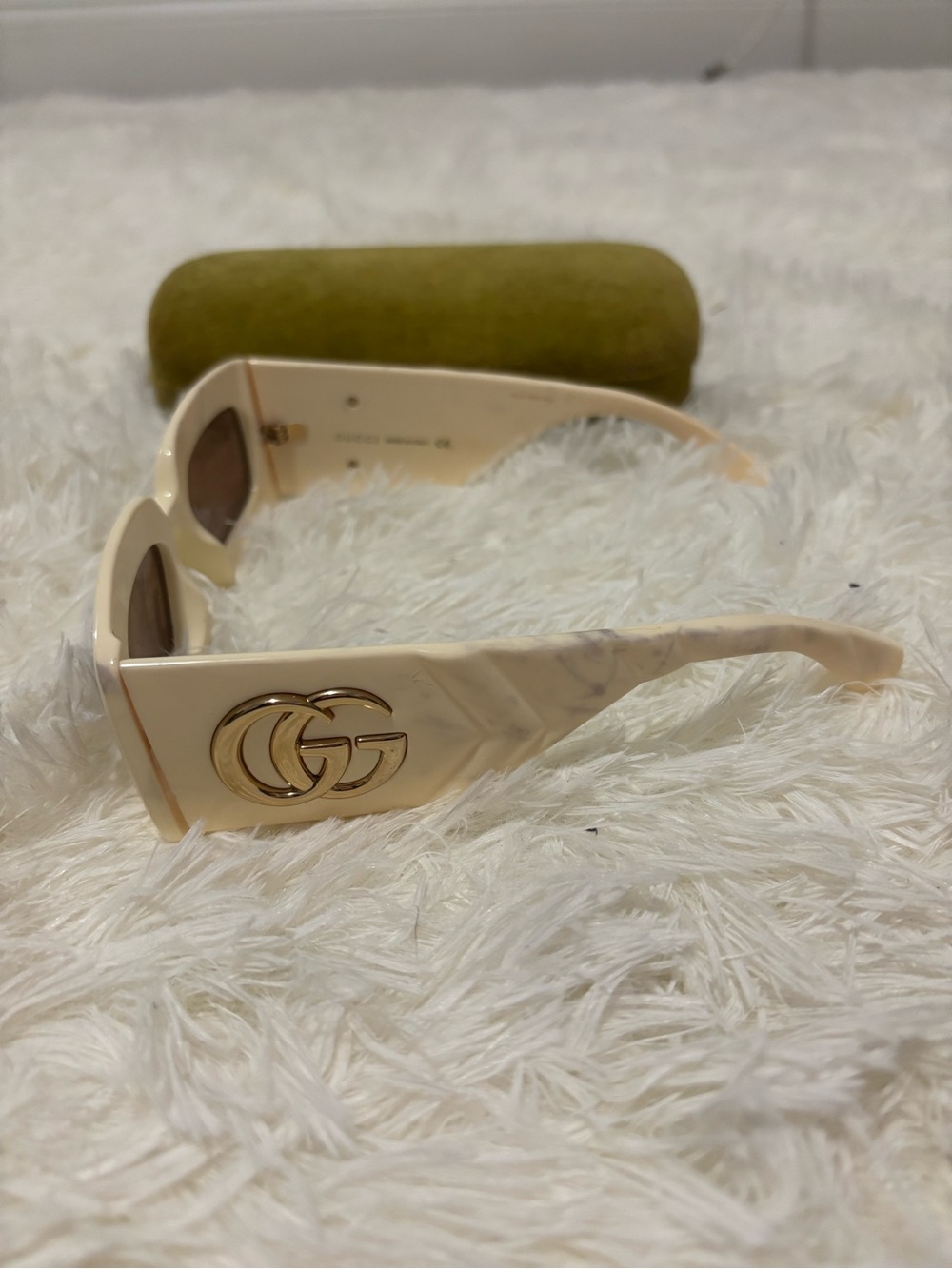 GUCCI  MARMONT SUNGLASSES - Picture 4 of 8